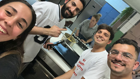 Sofia and Francesco in the cooking class with friends