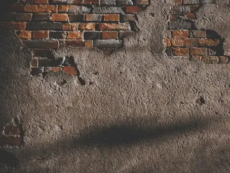 ¿Por qué los ladrillos se ponen intercalados en la construcción de muros?