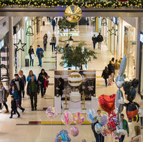 Photo of a busy shopping mall during the holiday season