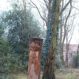 Misschien zag je de replica van "banc Michotte" en de woudgeest, de nieuwe aanwinsten in park Michotte al staan? Aanstaande zaterdag 8 januari om 14u zullen ze in een kleine plechtigheid "ingehuldigd" worden door schepen Bieke Verlinden. Professor emeritus Bernard Rimé zal bovendien vertellen over Albert Michotte als pionier van de experimentale psychologie, en professor Sigrid Leyssens gaat dieper in op de "banc Michotte" zelf. Graag nodigen we U van harte uit op dit feestelijk moment, dat natuurlijk doorgaat in park Michotte.