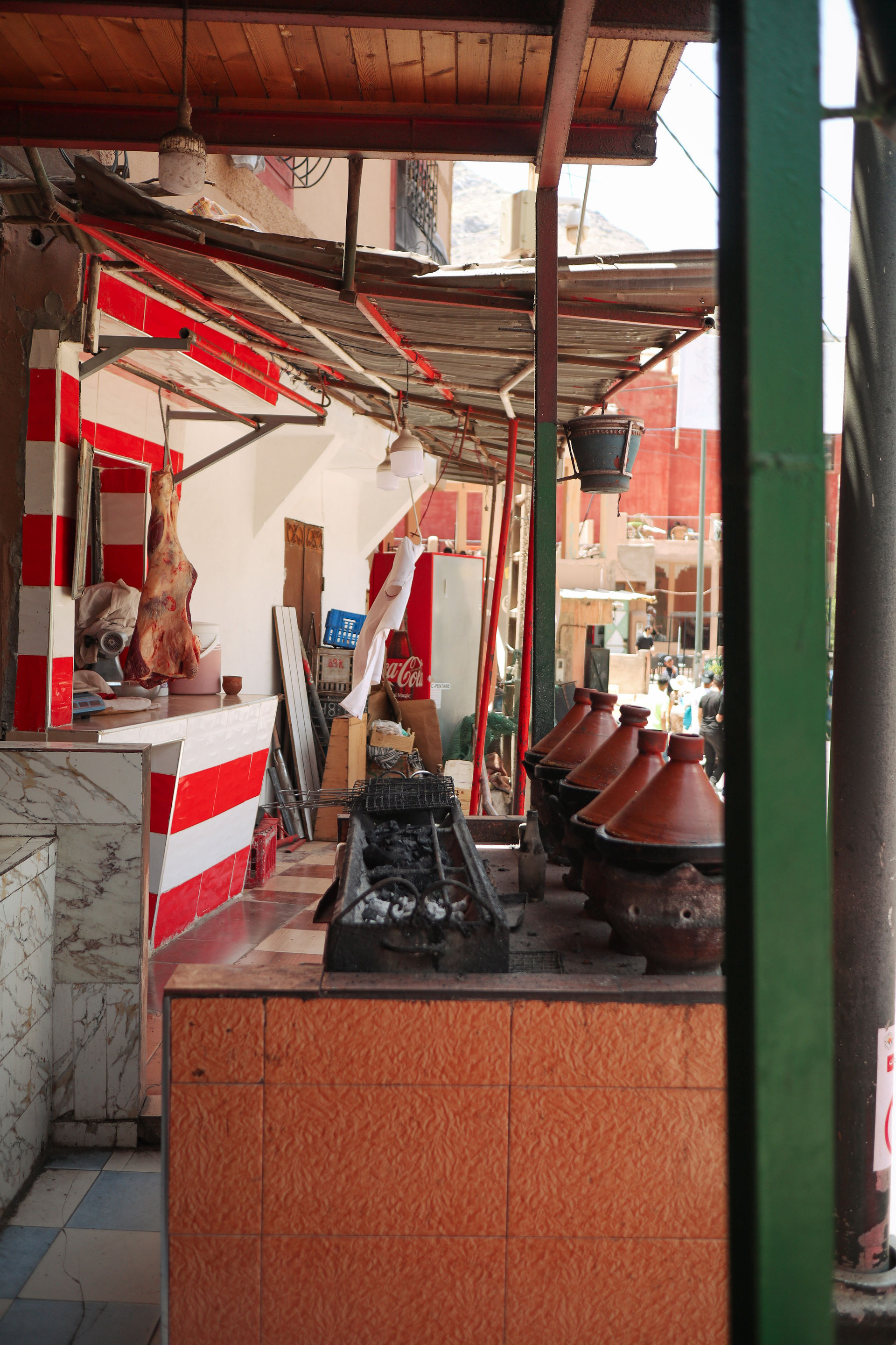 Tajines en grill op bar