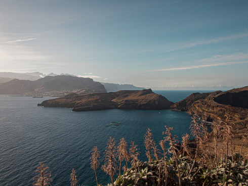 Bergeilanden in de zee