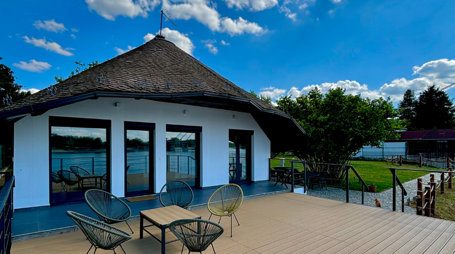 Terrace 50m2 and house