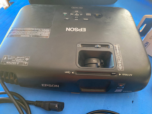 Epson 3D projector EH-TW550, soundbar and projector screen
