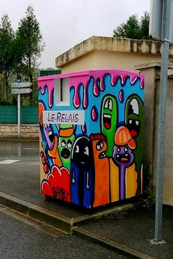 Bombe  Borne relais située sur la place Violet 02200 BELLEU