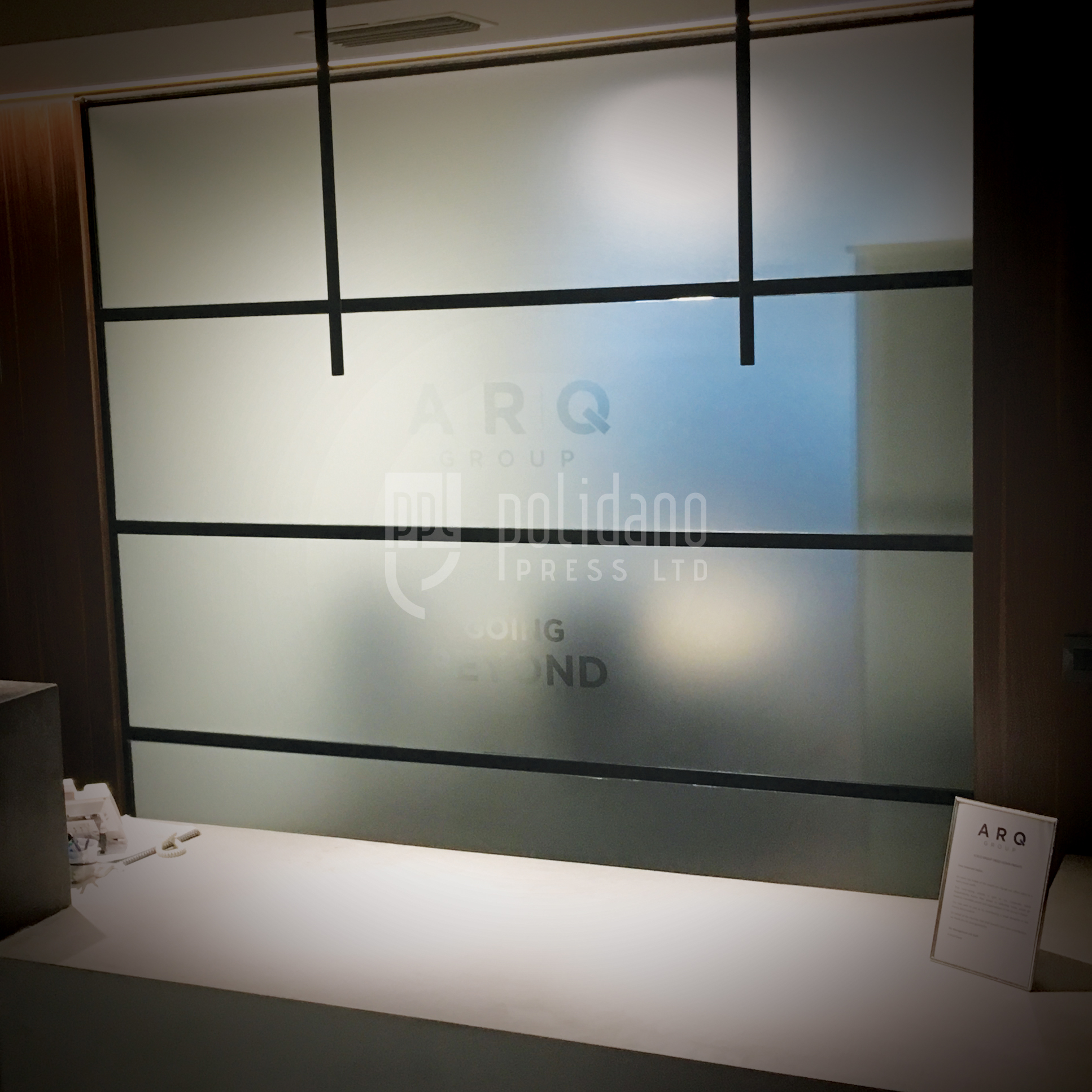 Frosted Large Window ARQ