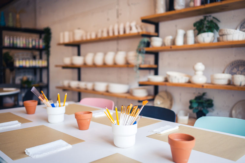 צילומי תדמית Paint It | סטודיו לצביעת כלי קרמיקה