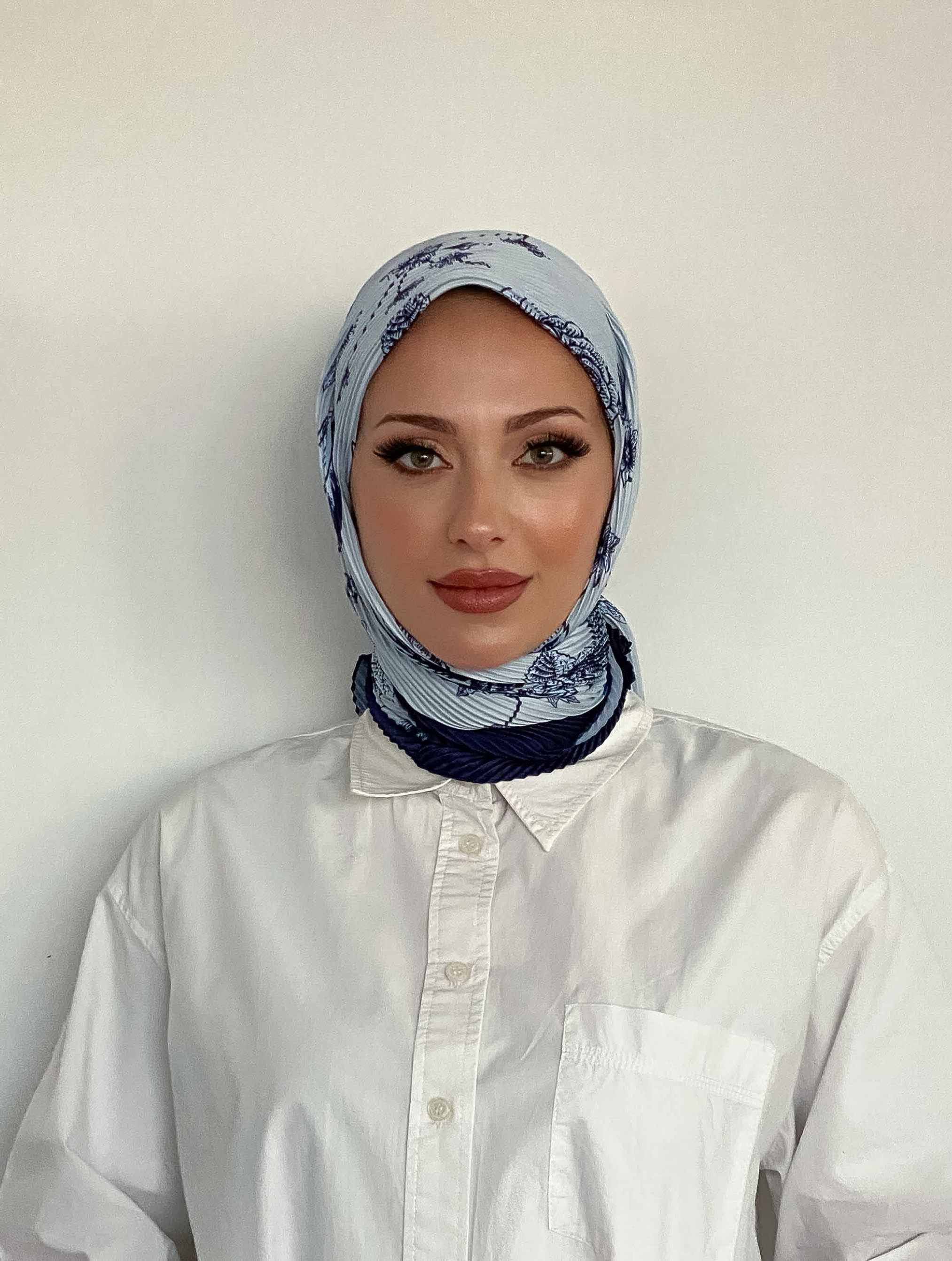 Çiçek Desenli Piliseli Eşarp No 2