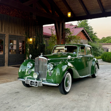 Classic Car Engagement Photos: The Complete Guide to a Timeless Shoot