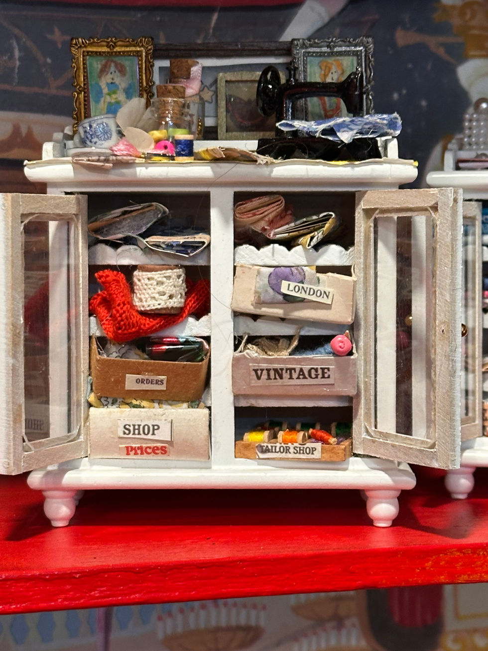 Dollhouse furniture, 