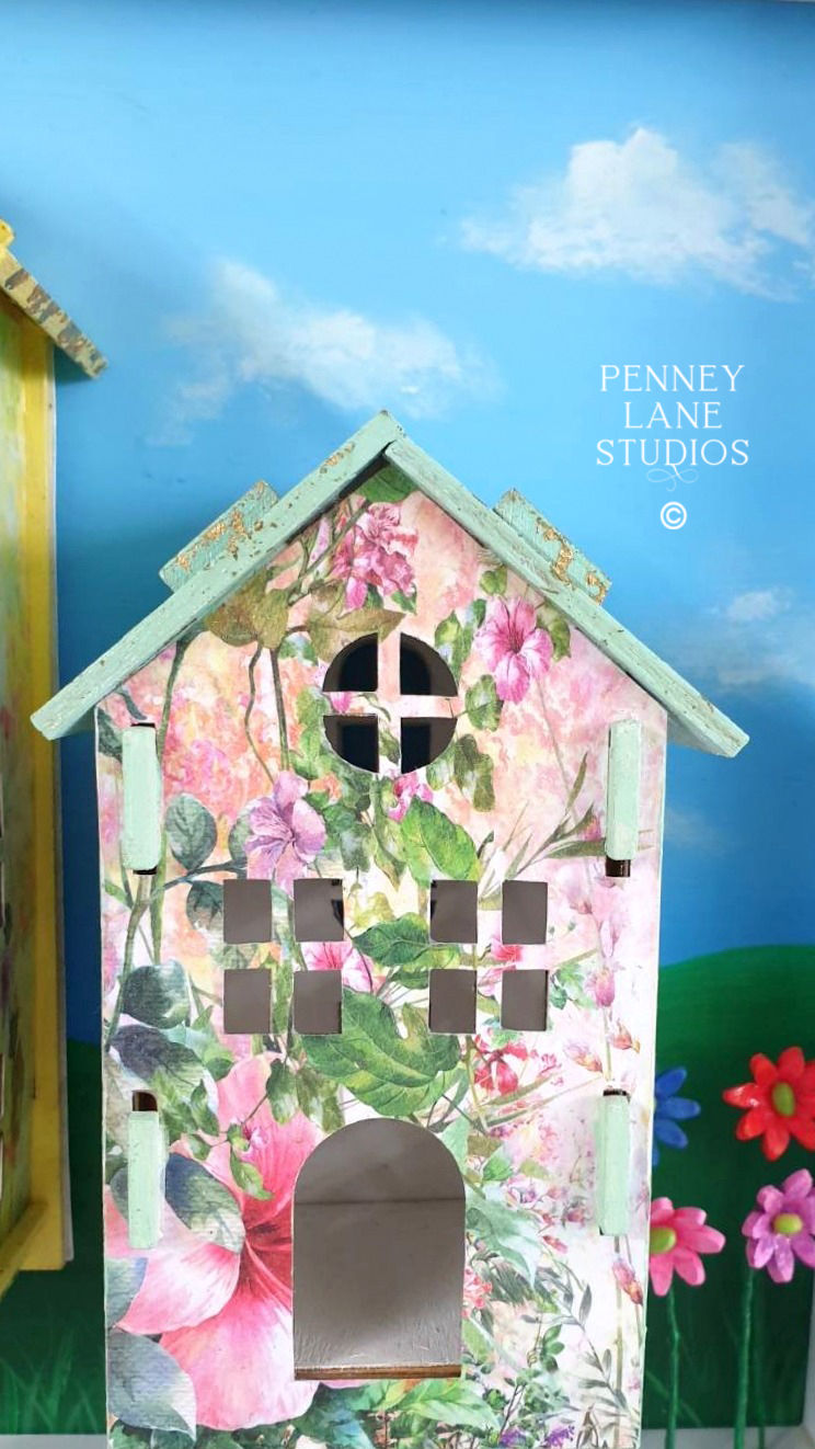 Thumbnail: 'SUMMER HOUSES'