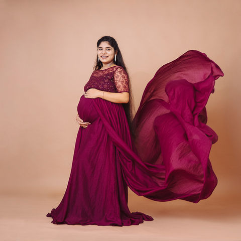 Maternity indoor shoot, premium look