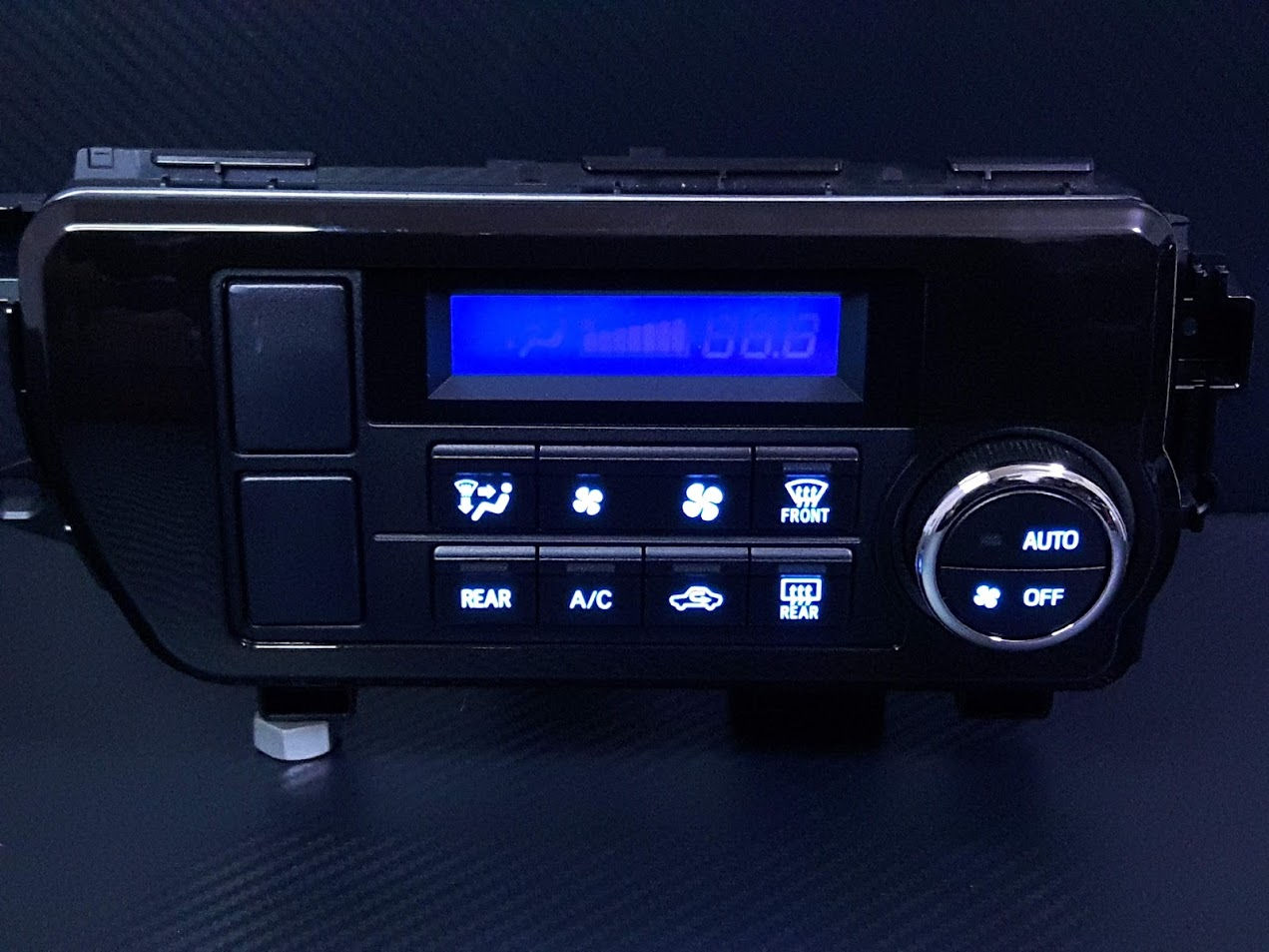 週末割【送料込】ハイエース200系　LED打ち替え済み　エアコンスイッチパネル ハイエース 200系 4型 エアコンスイッチパネル LED打替えサービス