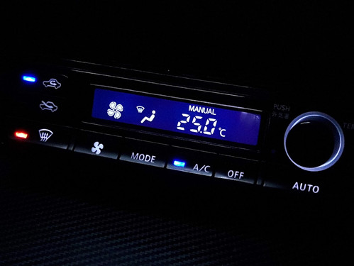 ローレル C35 エアコンスイッチパネル LED打ち替え | LED工房