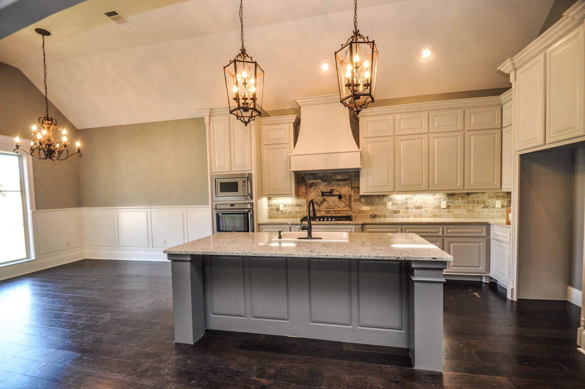 PORTFOLIO United States Signature Series Homes by Chad Broussard