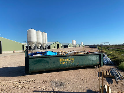 hook-bin-hire-griffith-miaquikskips.jpg