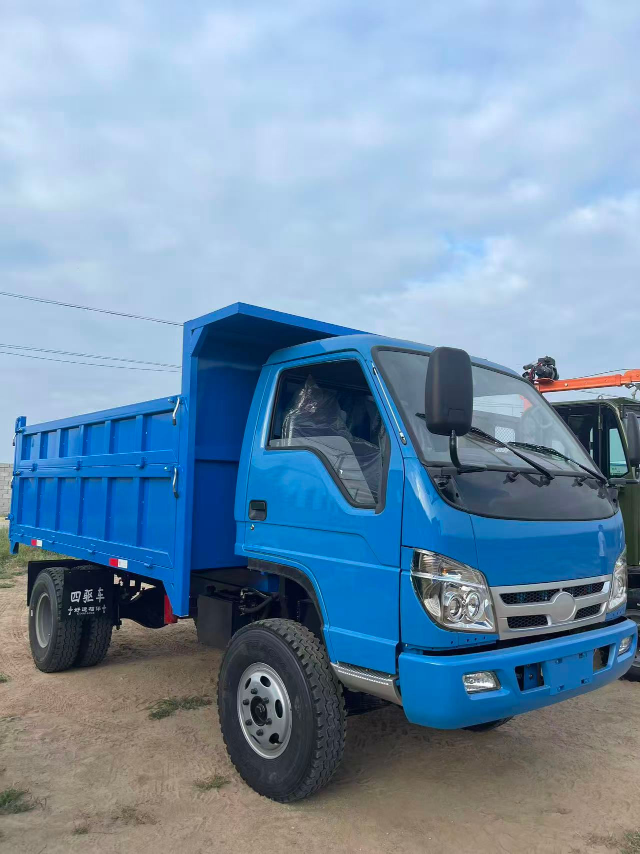 4WD 12-Ton Luxury Cabin Heavy-Duty Dumper