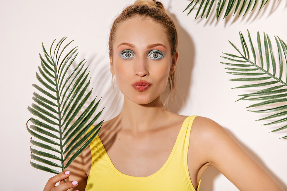 encantadora-dama-con-maquillaje-de-moda-brillante-en-traje-de-bano-amarillo-mirando-la-cam