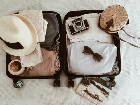 Les vêtements & accessoires indispensables à mettre dans sa valise.