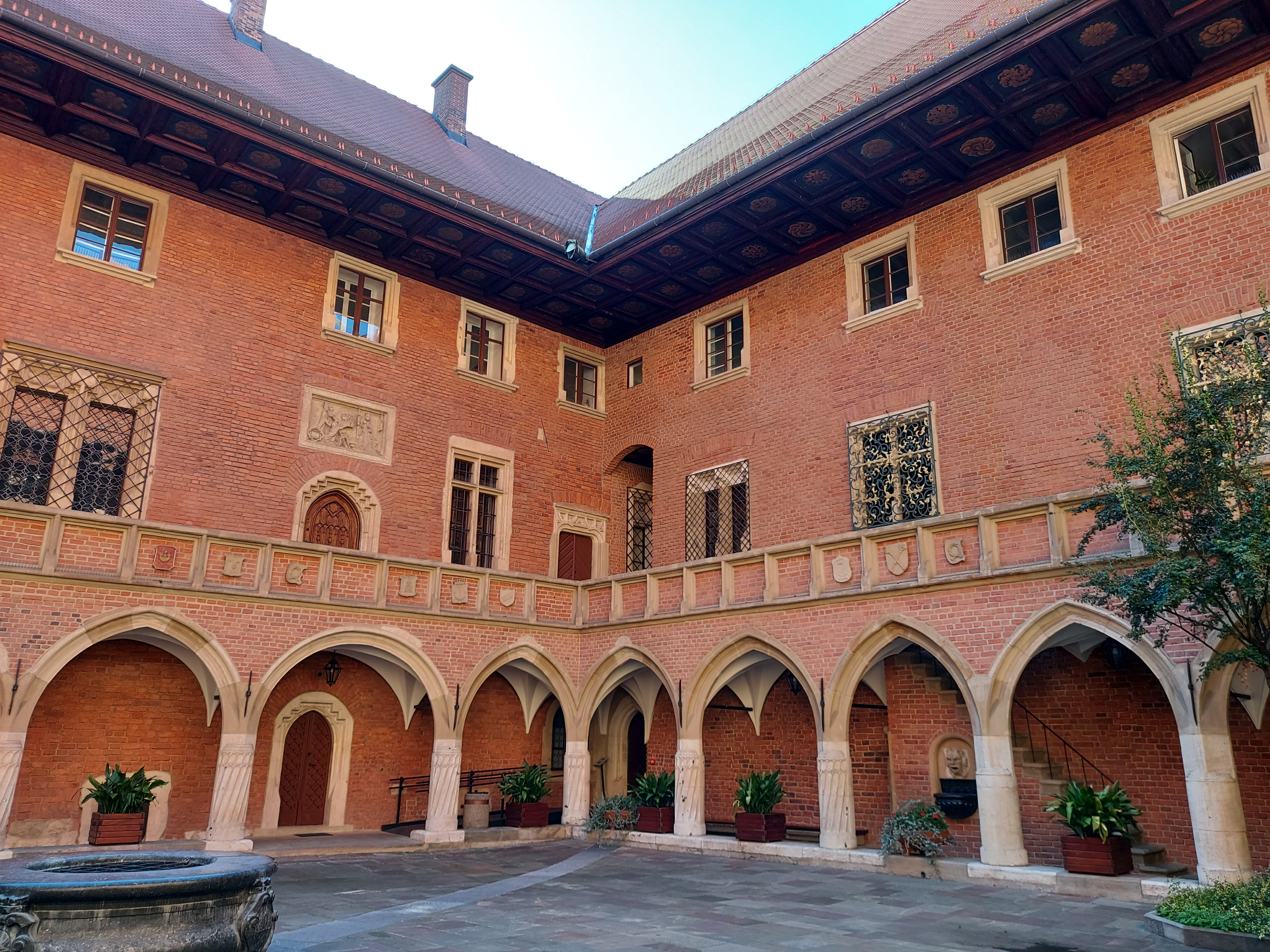 Pati interior amb arcs del Collegium Maius a Cracòvia