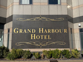 Heathrow Airport to Leonardo Royal Hotel Southampton Private Hire Minibus Taxi Transfers