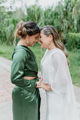 oda al aire libre en quintas de Santorini Colombia con estilo elegante y natural, capturada de forma editorial por Johan Rey.