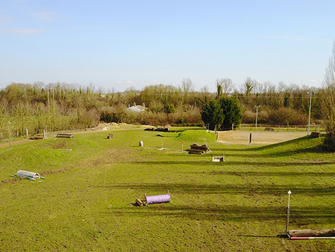 Un cross où des compétitions de niveau A2 à Club 1 ou As poney 2 sont organisées.