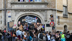 Students rise up in France