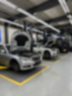 A manutenção preventiva de um carro pode parecer uma tarefa complicada, mas é um investimento fundamental para garantir o desempenho, a segurança e a durabilidade do seu veículo ao longo do tempo.