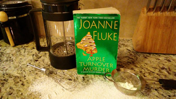 Book recommendation: Apple Turnover Murder By Joanne Fluke
