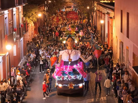 Celebra Gobierno de Oaxaca Primer Desfile de Noche de Rábanos