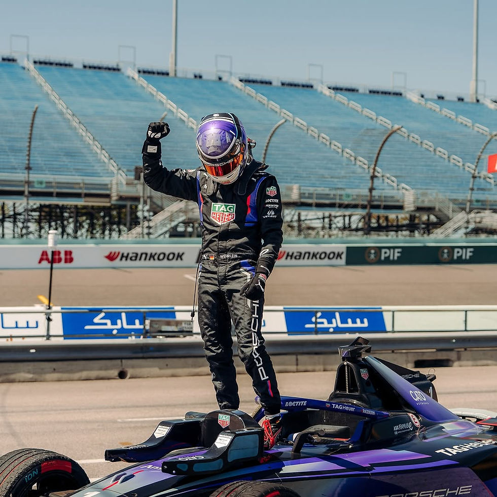 "Mantener el estado de animo alto y trabajar duro es el mejor asesino para la mala suerte" Werhlein en su post de Instagram