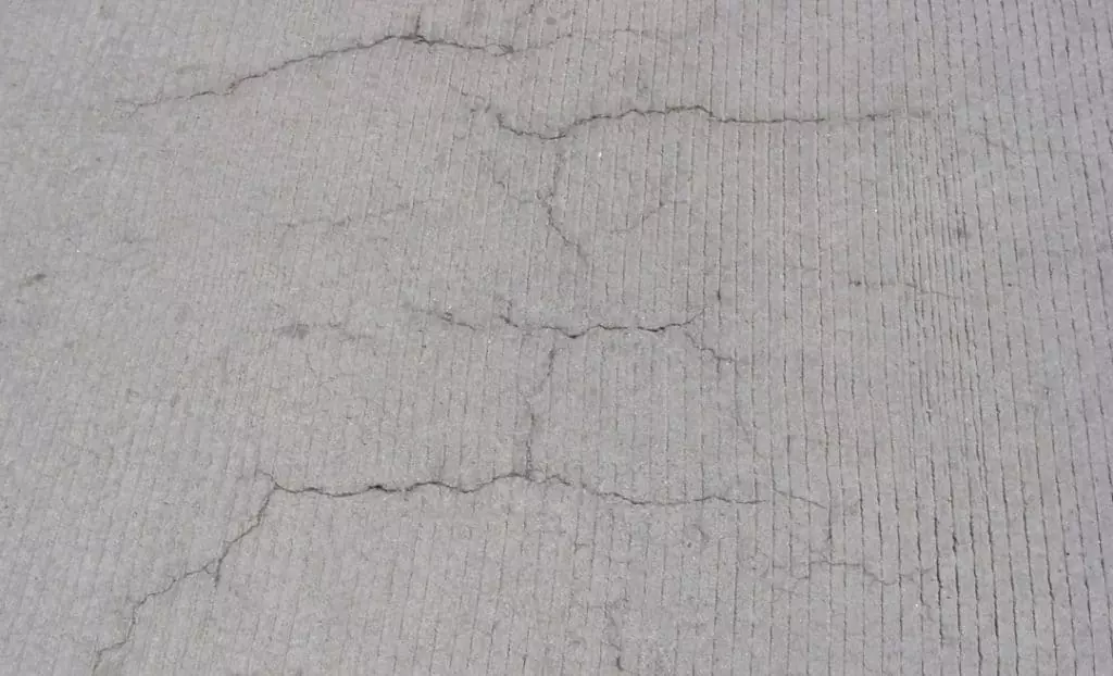 Plastic-shrinkage-cracking-1024x622.webp