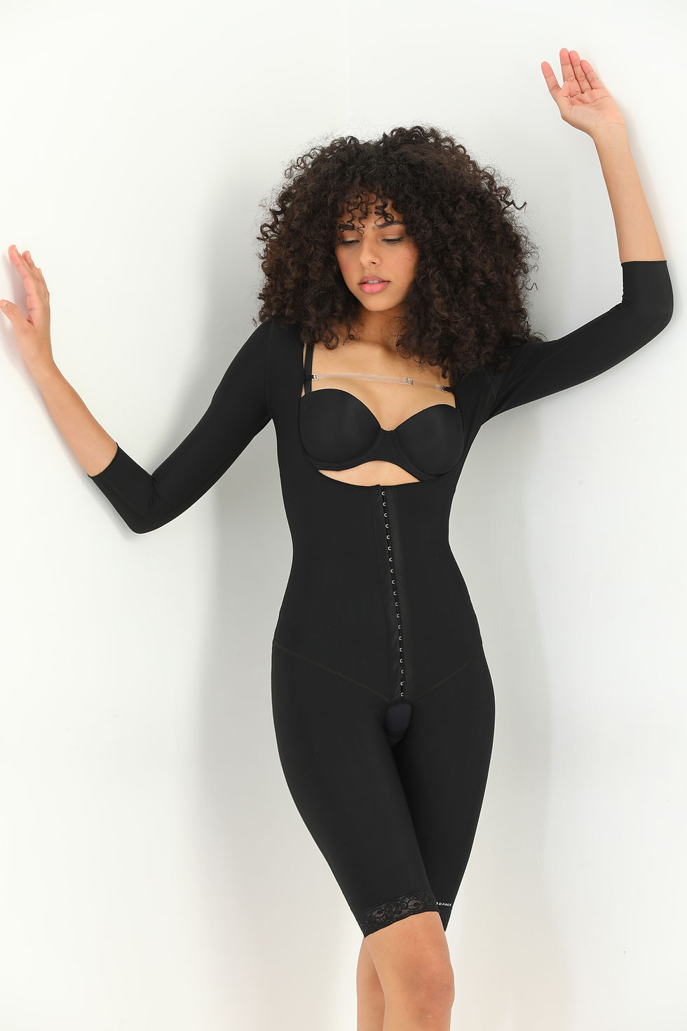 الصورة المصغرة: LP 211 Post -  Surgical Compression Bodysuit For BBL Fat Transfer With Sleeves