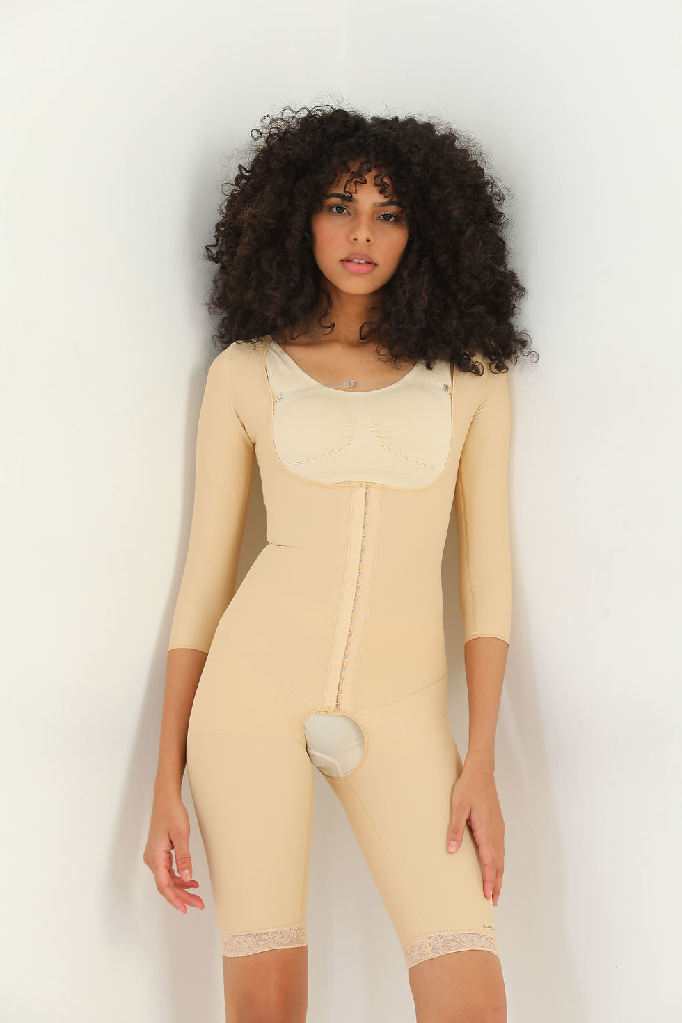 الصورة المصغرة: LP 211 Post -  Surgical Compression Bodysuit For BBL Fat Transfer With Sleeves