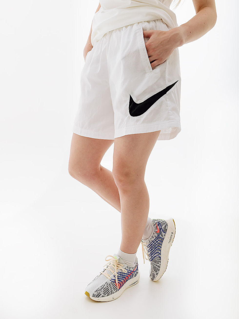 Шорти Nike W NSW ESSNTL WVN HR SHORT HBR DM6739-100