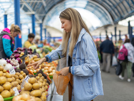 9 Bogus Nutrition ‘Rules’ RDs Say You Should Definitely Ignore When Food Shopping