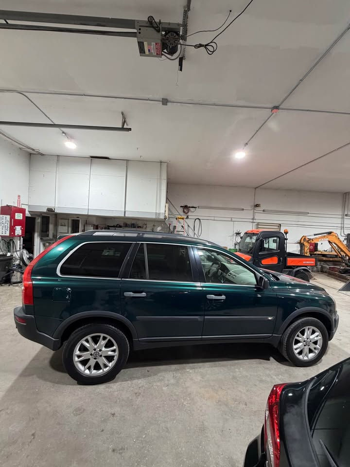 Thumbnail: 2004 Volvo XC90 T6