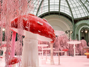 A escolha de peças delicadas no trabalho da Chanel em Haute Couture e o novo "luxo" do tempo disponível