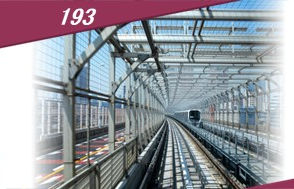 レインボーブリッジの鳥かご内を走るゆりかもめ