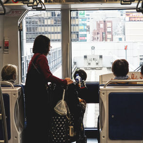 無人運転なのに運転席が必要な日本のAGT特有の理由