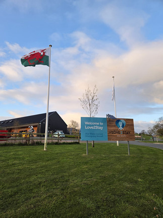 Love 2 Stay - Mid Wales