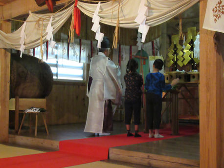 千国諏訪神社へ行きました(2年生)