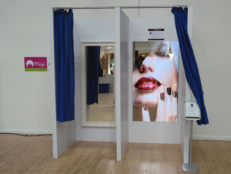 The Future of Retail: Transforming Engagement with Mirror Advertising Screens
