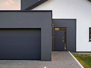 La porta di ingresso deve essere sempre dello stesso colore delle finestre?