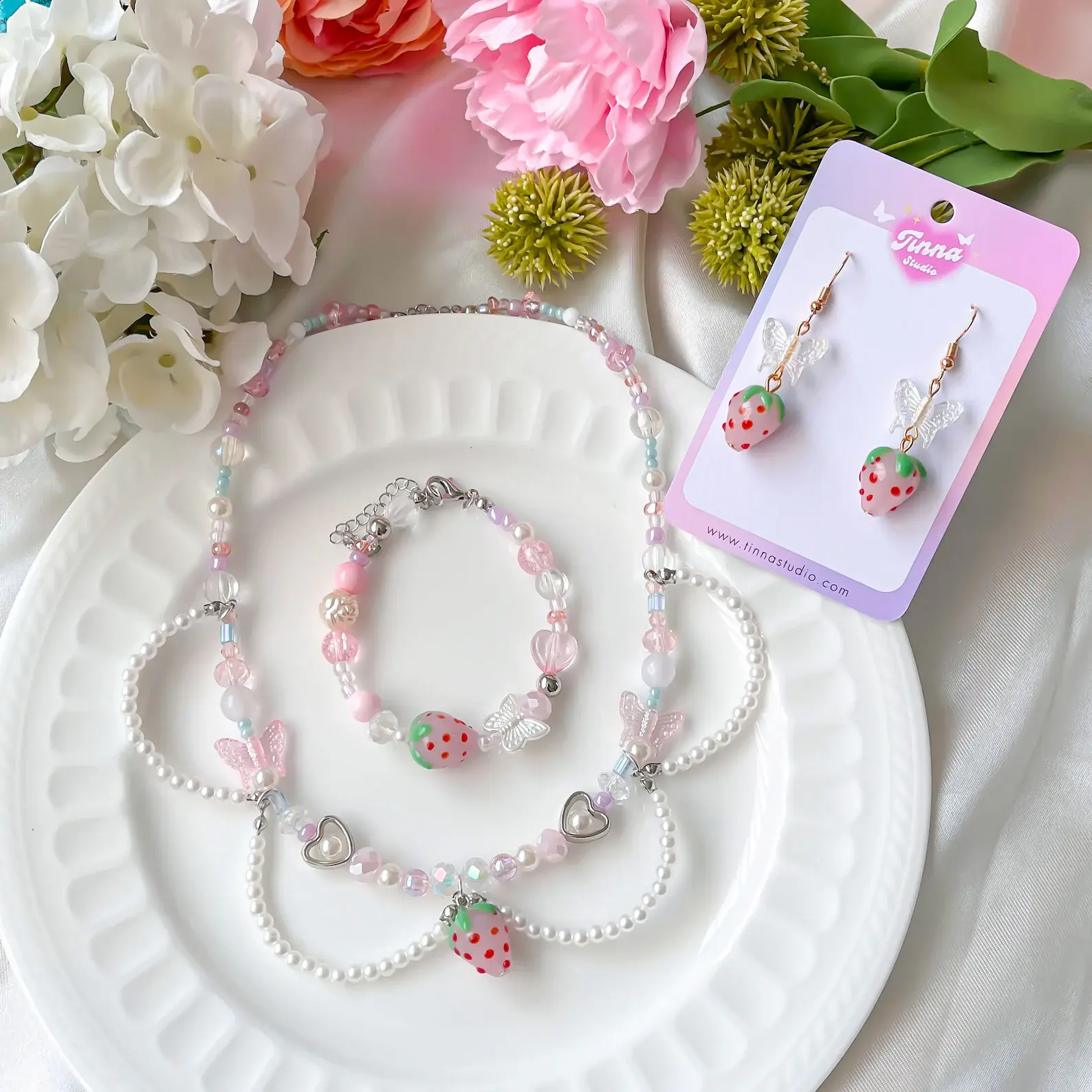 Vòng cổ dâu tây