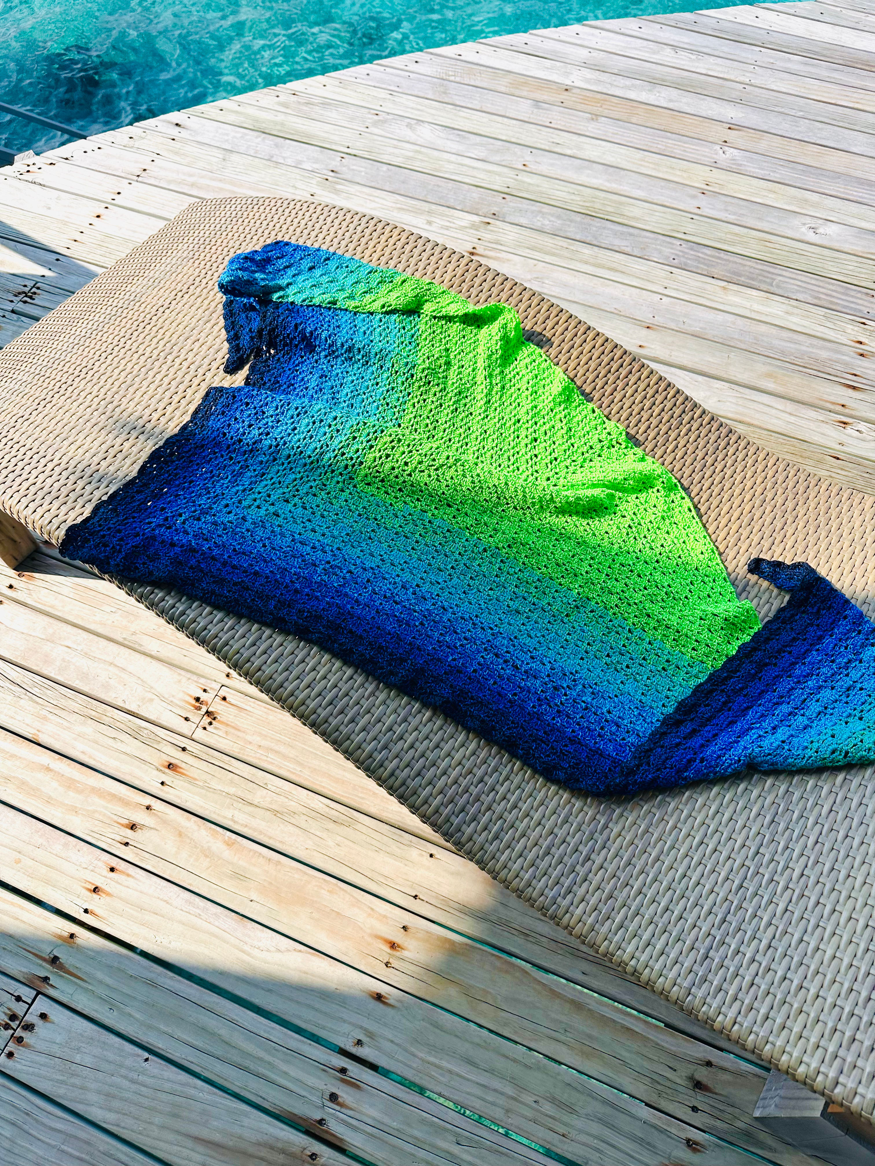 Triangular shawl scarf