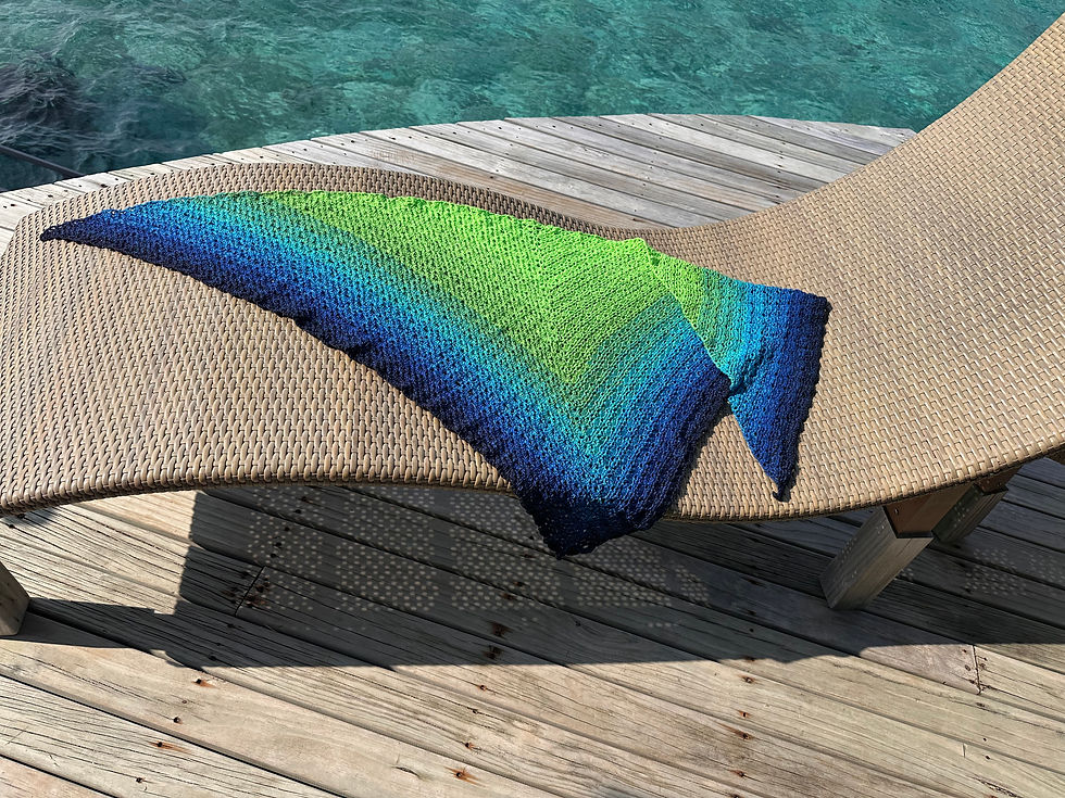 Thumbnail: Triangular shawl scarf