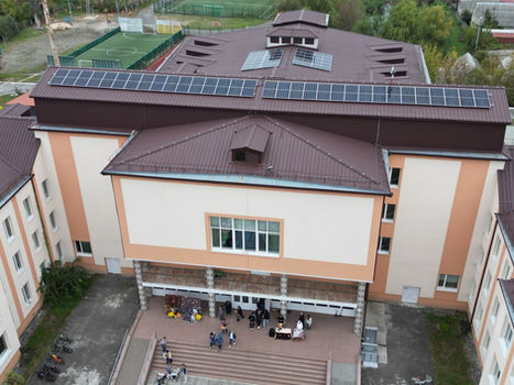 Гостомельський ліцей №1 тепер має гібридну сонячну електростанцію: крок до енергонезалежності