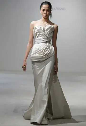 Thumbnail: Vintage Vera Wang wedding dress runway image